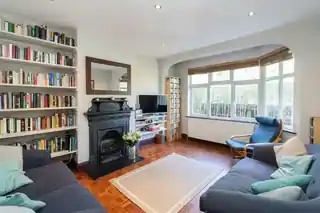 53 Brockwell Park Gardens, photo 3