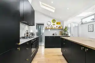 53 Downsell Road, photo 3