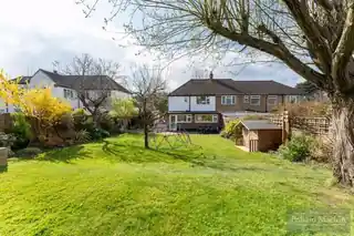 53 Essenden Road, photo 2