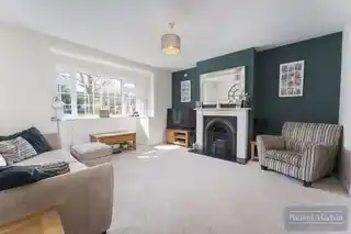 53 Essenden Road, photo 3