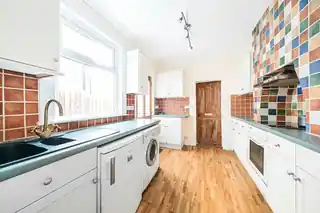 53 Ewhurst Road, photo 3