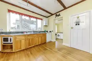 53 Manor Drive, photo 4