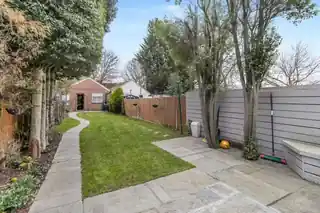 53 Minehead Road, photo 2