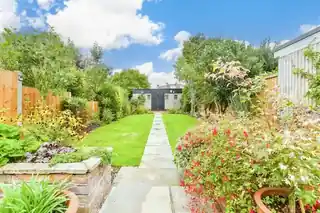 53 Naseby Road, photo 2