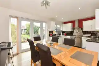 53 Naseby Road, photo 3