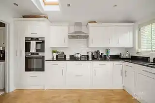 53 Oakwood Park Road, photo 2