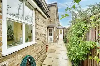 53 Raleigh Road, photo 2