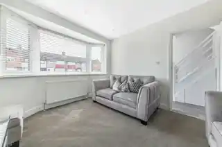 53 Rosebery Avenue, photo 4