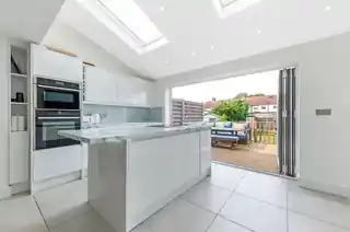 53 Rosebery Avenue, photo 3