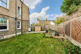 53 Rosslyn Avenue, photo 2