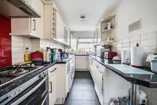 53 Sandhurst Road, photo 3