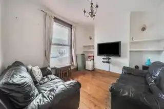 53 Sandhurst Road, photo 2