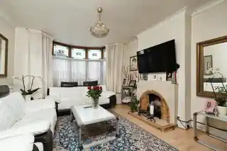 53 Shirley Gardens, photo 2