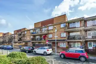 53 Staveley Close, photo 2