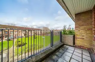 53 Staveley Close, photo 4