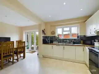 53 Uvedale Crescent, photo 3