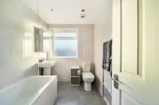 53 Warden Avenue, photo 3