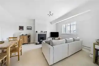 53A Manor Way, photo 2