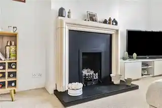 53A Manor Way, photo 3
