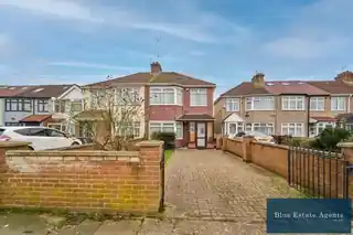 54 Basildene Road, photo 2