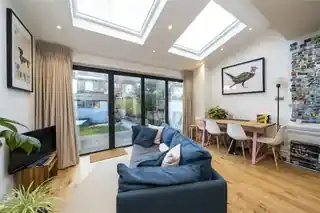 54 Boscombe Road, photo 2