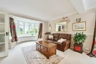 54 Byron Avenue, photo 3
