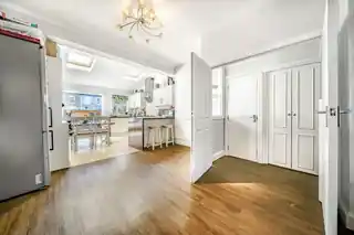 54 Carlton Park Avenue, photo 2