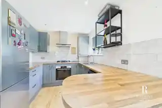 54 Chancellor Gardens, photo 4