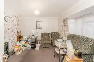 54 Cuckoo Hall Lane, photo 3