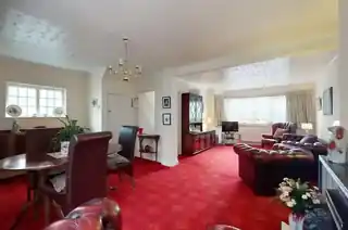 54 Larchwood Avenue, photo 2
