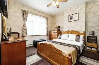 54 Sandford Road, photo 3