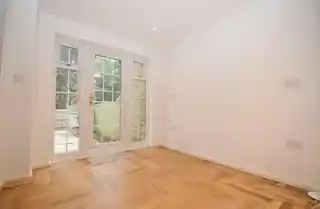 54 Westbury Lodge Close, photo 4