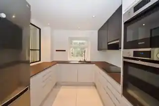 54 Westbury Lodge Close, photo 3