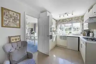 54A Woodcote Avenue, photo 2