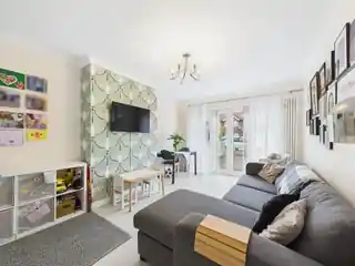 55 Acacia Avenue, photo 2