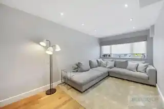 55 Ashley Lane, photo 3