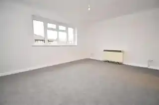 55 Cheshunt Road, photo 3