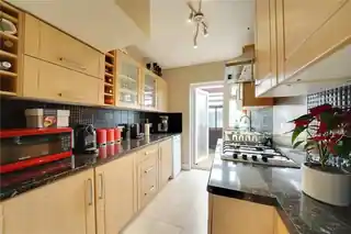 55 Chester Gardens, photo 4