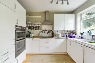 55 Courtlands Avenue, photo 3