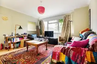 55 Courtlands Avenue, photo 2