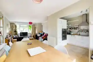 55 Courtlands Avenue, photo 4
