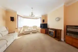 55 Deane Croft Road, photo 2