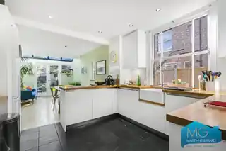 55 Leicester Road, photo 2