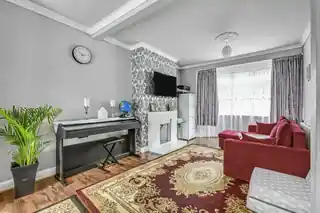 55 Mogden Lane, photo 2