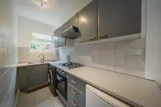 55 Oaklands Road, photo 4
