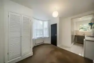 55 Oaklands Road, photo 3