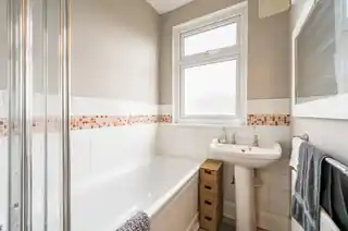 55 Pevensey Avenue, photo 4