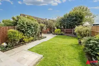 55 Wych Elm Close, photo 2