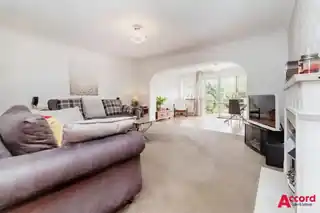 55 Wych Elm Close, photo 3