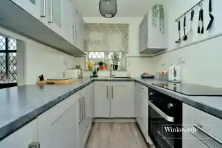 550A London Road, photo 3